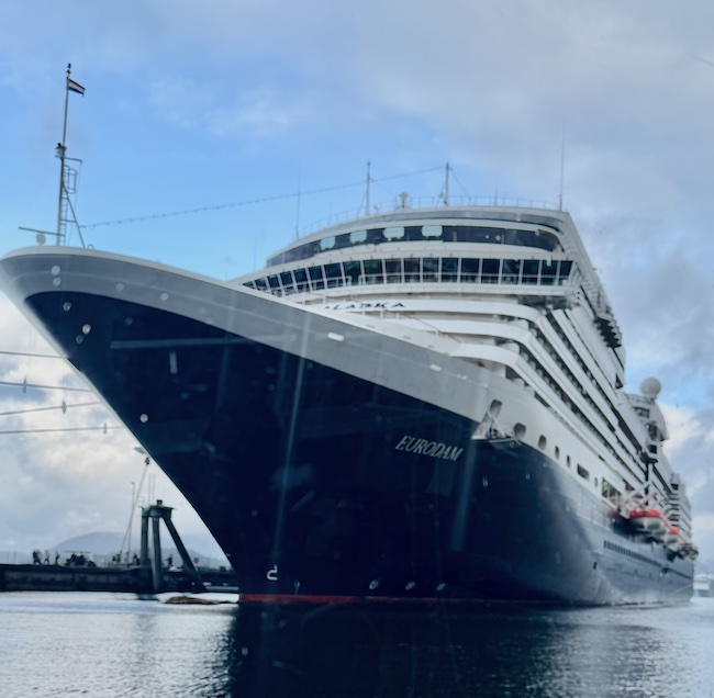 Cruise ship to Alaska